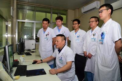 濟寧市一院神經(jīng)內(nèi)科介入小組 有一群守護腦血管的“鉛衣人”